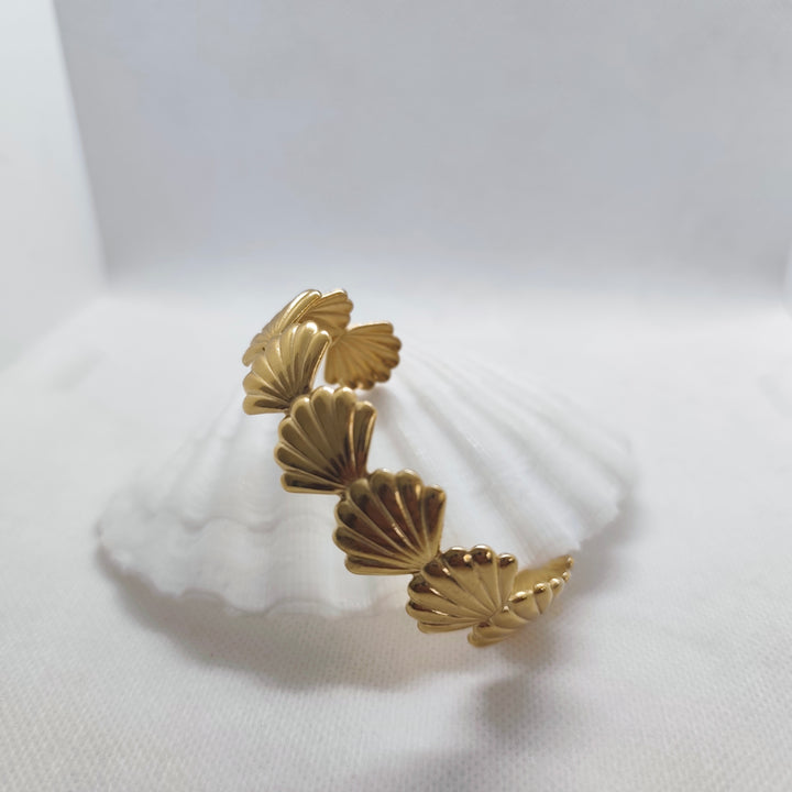Small shells bracelet