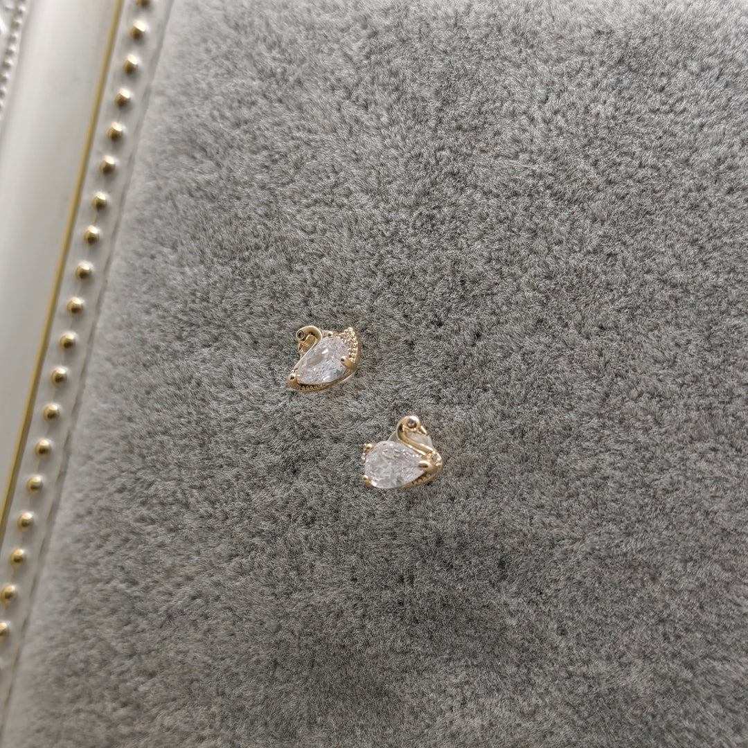 Swan stud Earrings