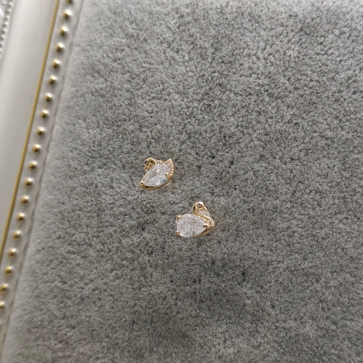 Swan stud Earrings