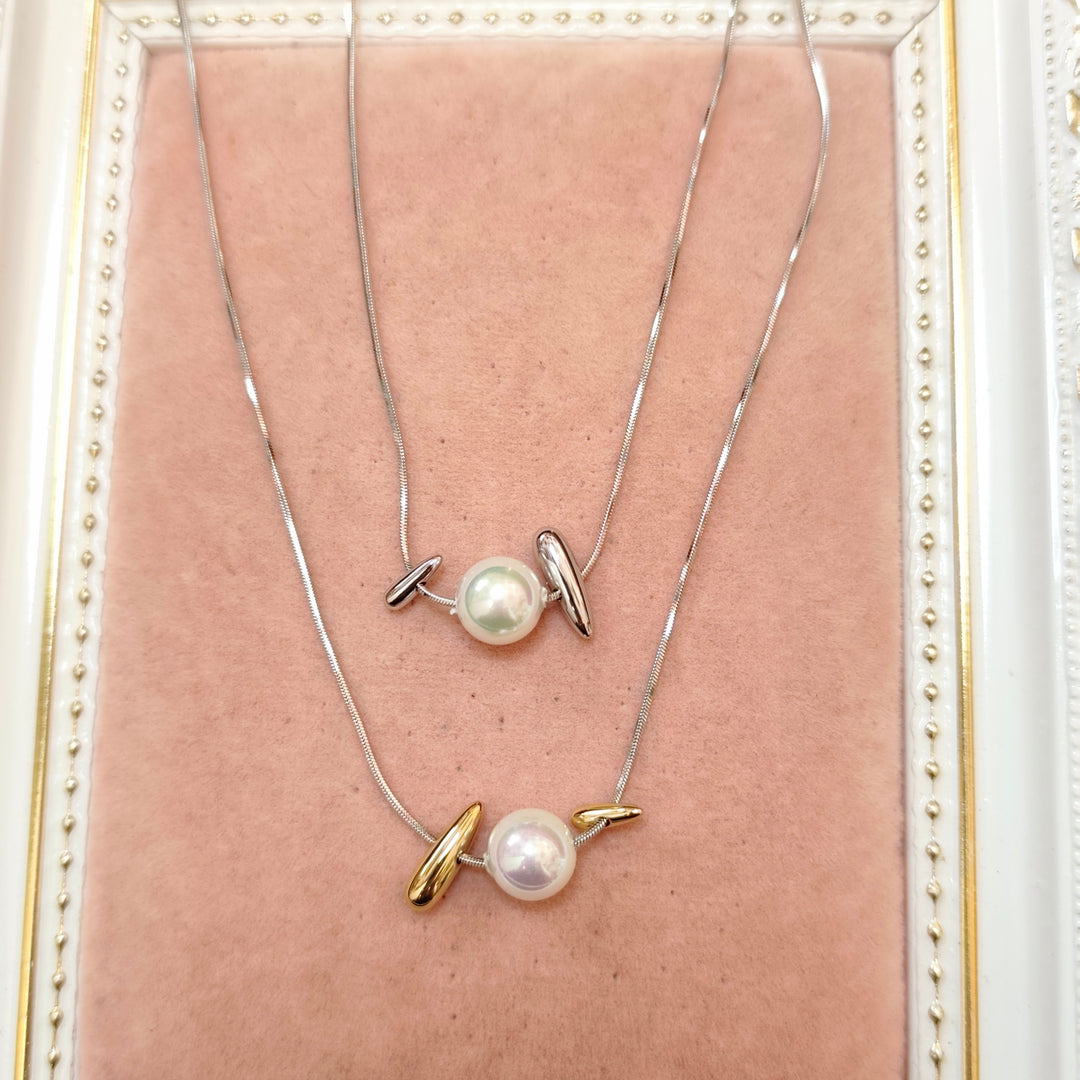 Pearl and Silver Pendant Necklace